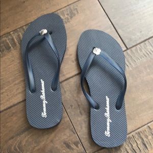 Tommy Bahama women’s size 6 flip flops. New